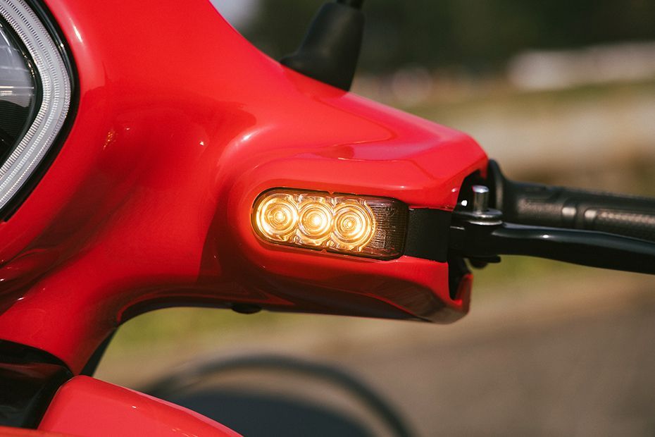 Indicator (Front) of Chetak C2501