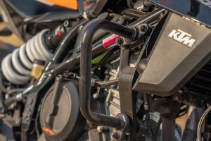 Leg Guard of 390 Duke