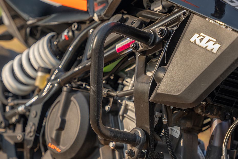 Leg Guard of 390 Duke