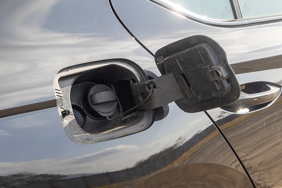 Fuel Lid (Open) Image of Octavia RS