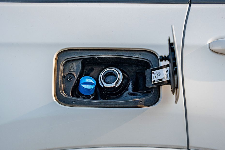 Fuel Lid (Open) Image of Meridian