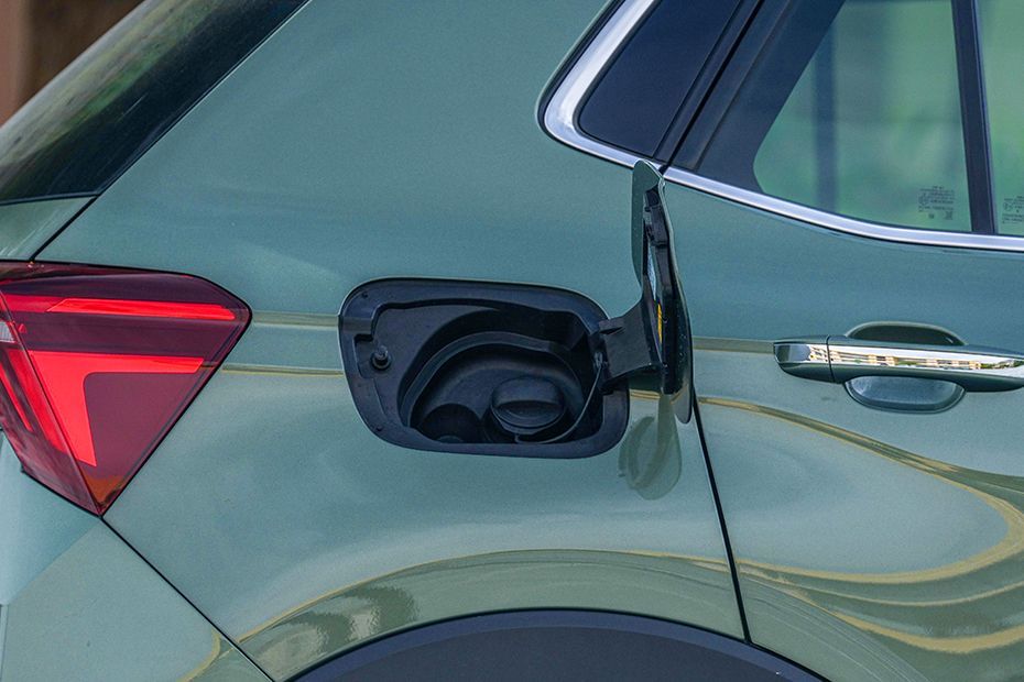 Fuel Lid (Open) Image of Kushaq