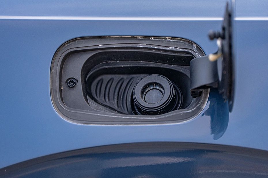 Fuel Lid (Open) Image of XC90