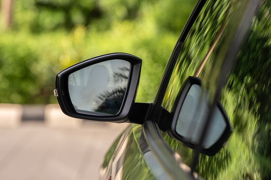 Outside Mirror Glass Image of Taigun