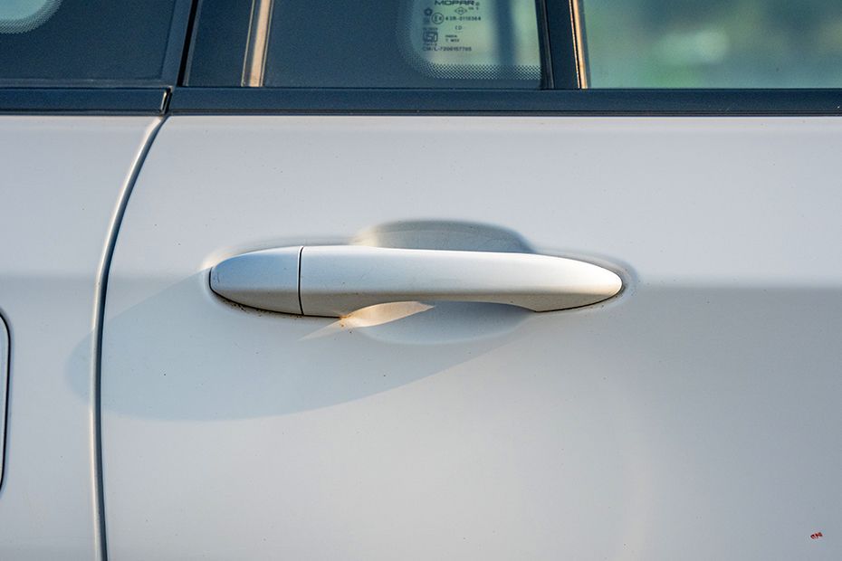 Rear Door Handle Image of Meridian