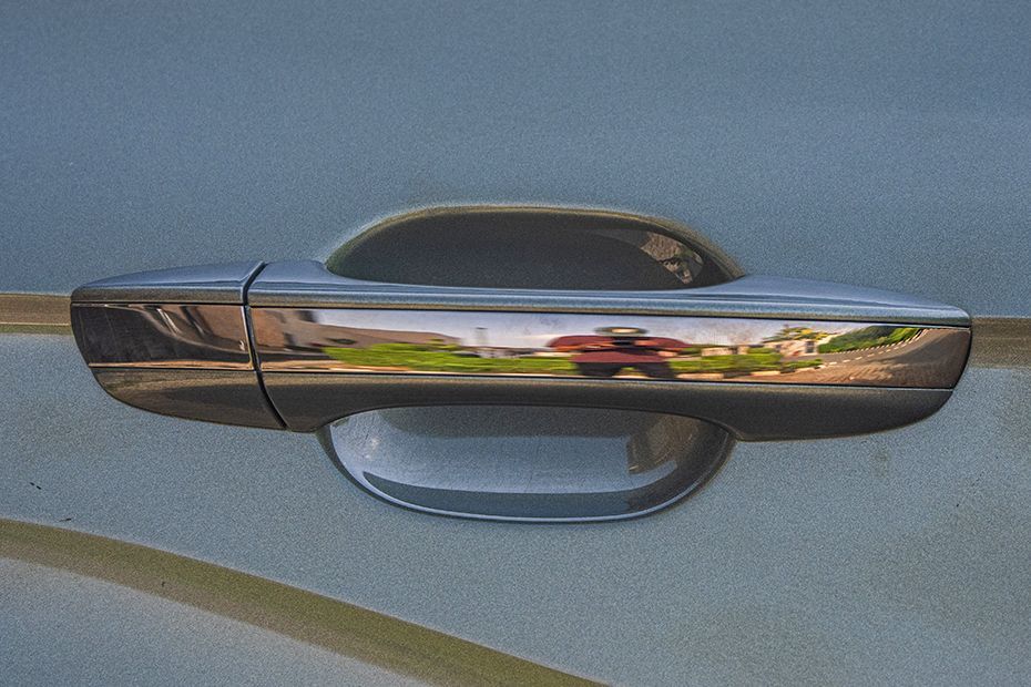 Rear Door Handle Image of Taigun