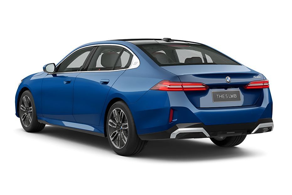 Rear Left Three Quarter View Image of 5 Series