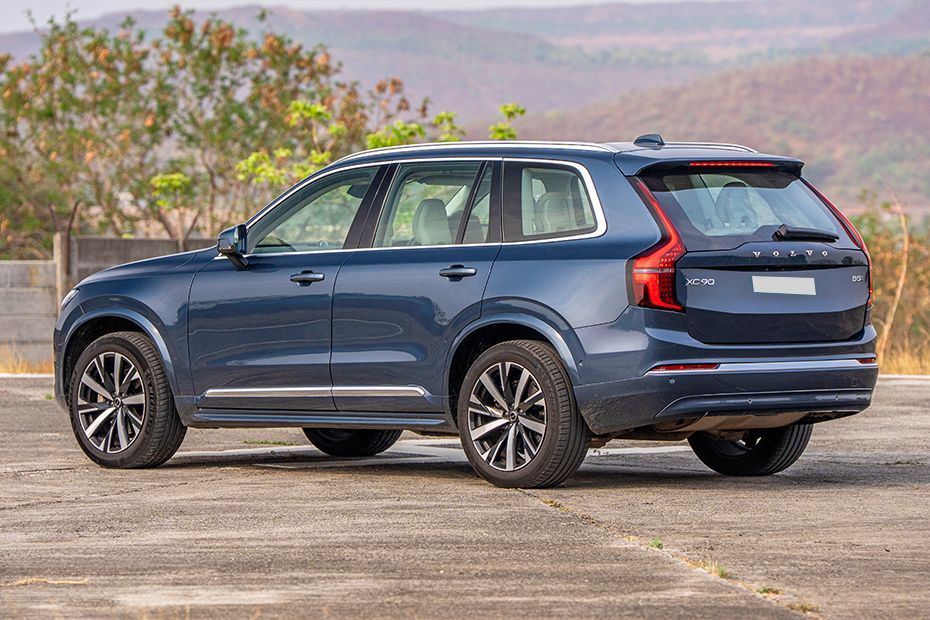 Rear Left Three Quarter View Image of XC90
