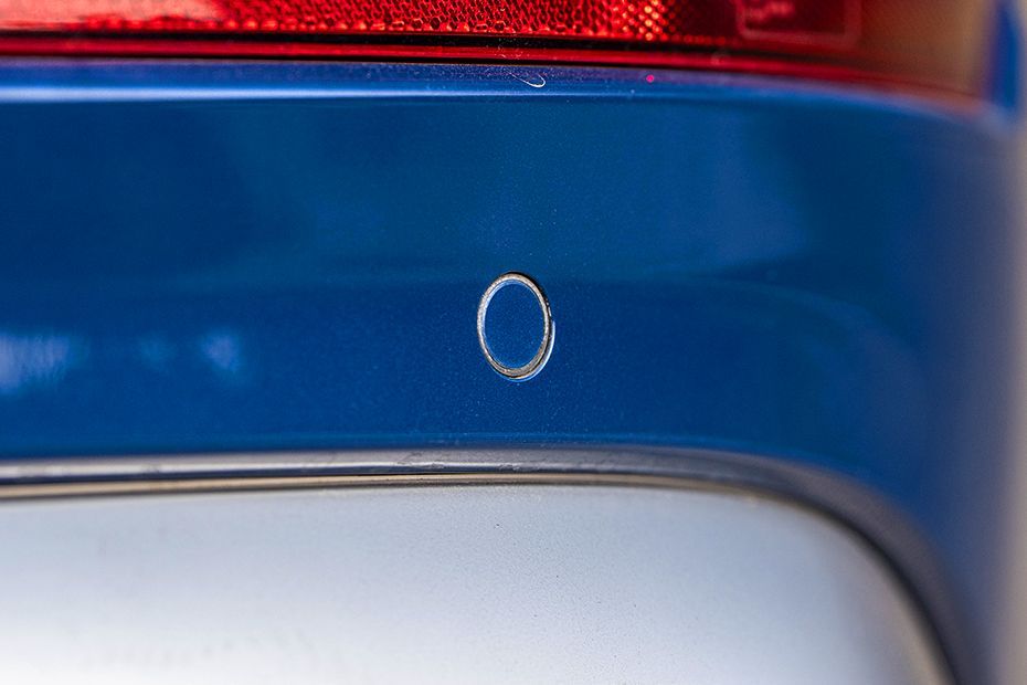 Rear Parking Sensors Image of SQ8