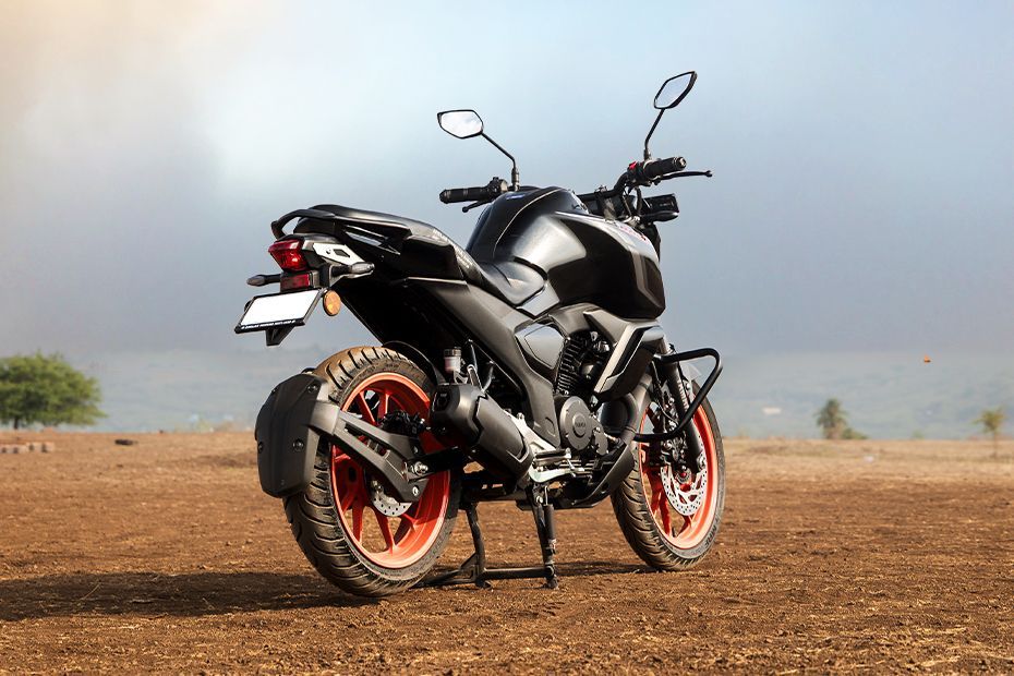 Rear Right Three Quarter View of FZ-RAVE
