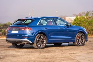Rear Right Three Quarter View Image of SQ8