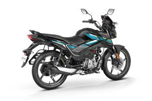 Rear Right Three Quarter View of Glamour X 125