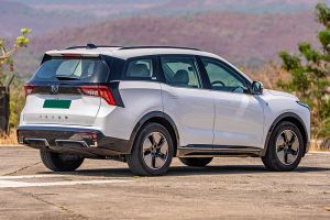 Rear Right Three Quarter View Image of XEV 9S