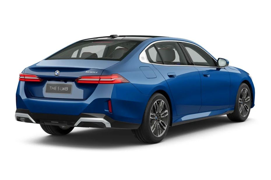 Rear Right Three Quarter View Image of 5 Series
