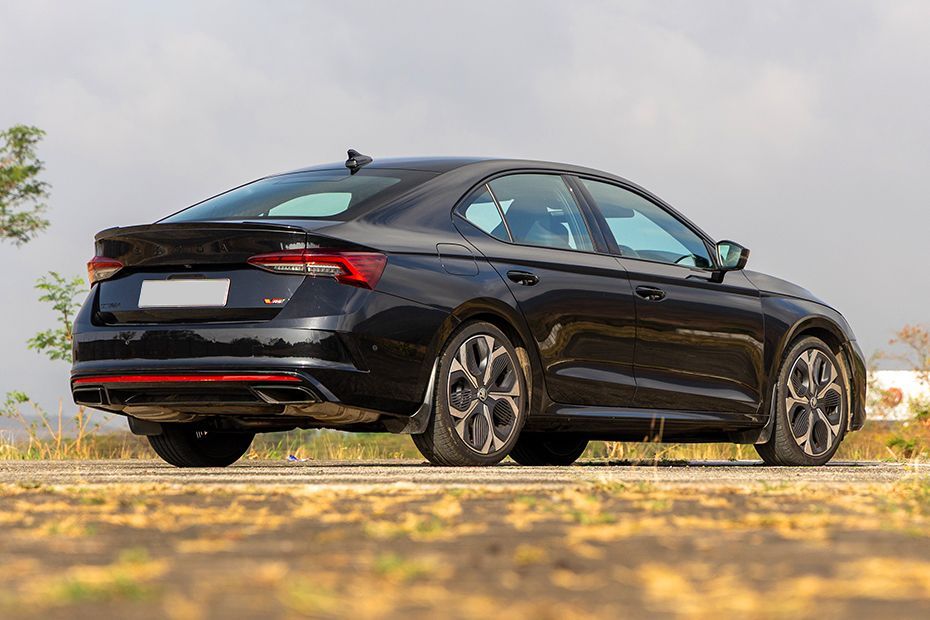 Rear Right Three Quarter View Image of Octavia RS