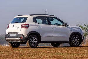 Rear Right Three Quarter View Image of C3