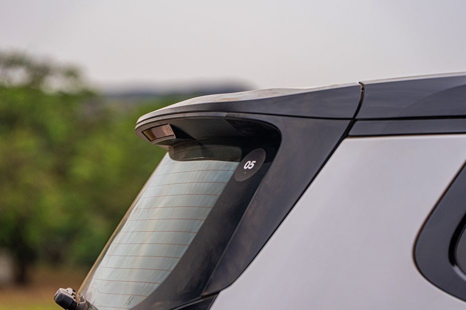 Rear Spoiler Image of Majestor