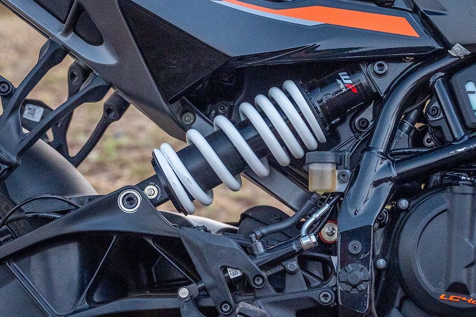 Rear Suspension of 390 Duke