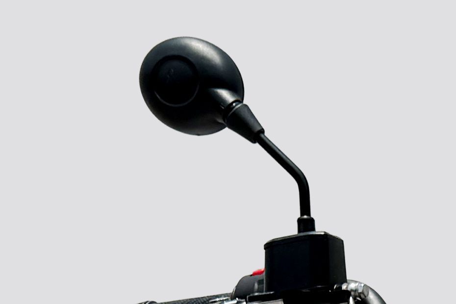 Rear View Mirror(Front View) of Model_