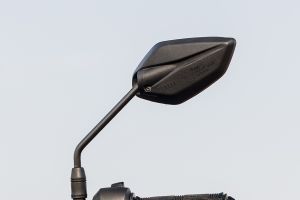 Rear View Mirror(Front View) of Model_