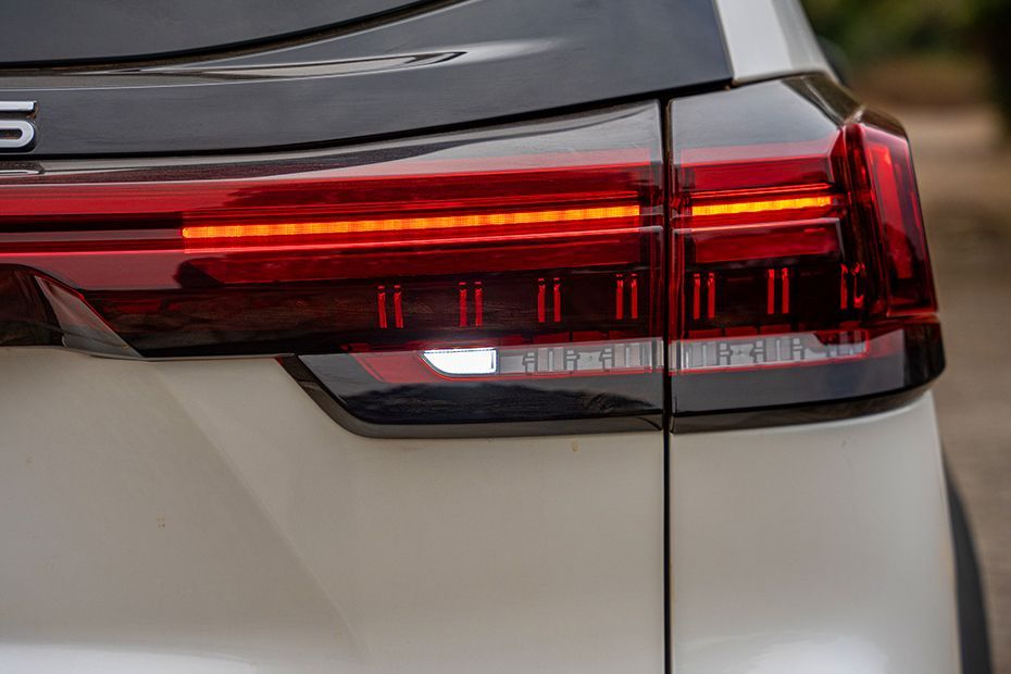 Reverse Lamp Image of Majestor