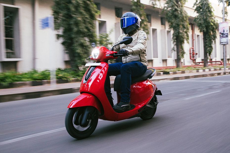 Riding: Front Left Quarter View of Chetak C2501