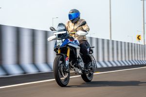 Riding: Front Left Quarter View of F 450 GS