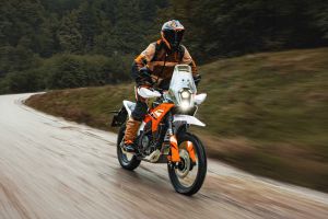 Riding: Front Right Quarter View of 390 Adventure S