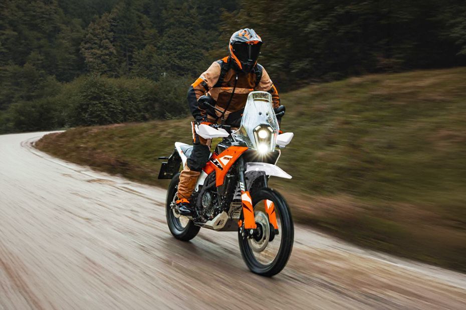 Riding: Front Right Quarter View of 390 Adventure S