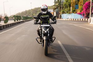 Riding: Front View of FZ-RAVE