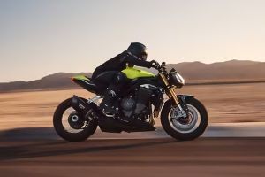 Riding: Side Profile (Right) View Profile View of Speed Triple 1200