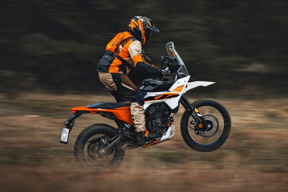 Riding: Side Profile (Right) View Profile View of 390 Adventure S
