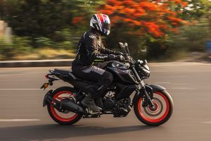 Riding: Side Profile (Right) View Profile View of FZ-RAVE