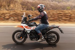 Riding: Side Profile(Left)View of 390 Adventure X