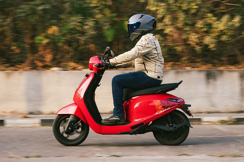 Riding: Side Profile(Left)View of Chetak C2501