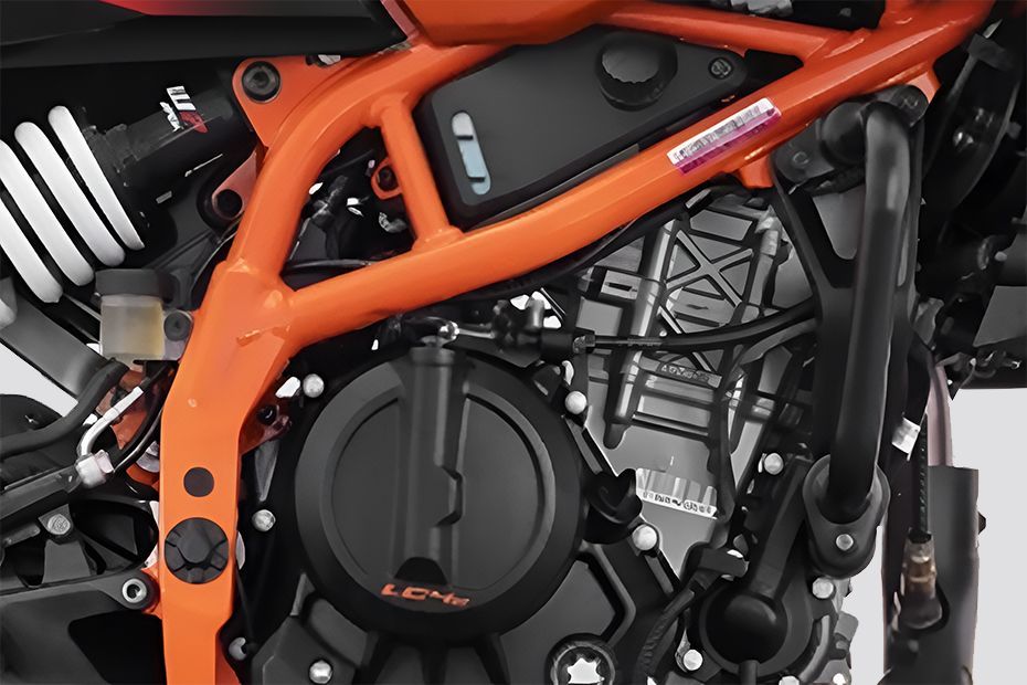 Engine (Right) of 390 Duke R