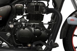 Engine (Right) of Meteor 350