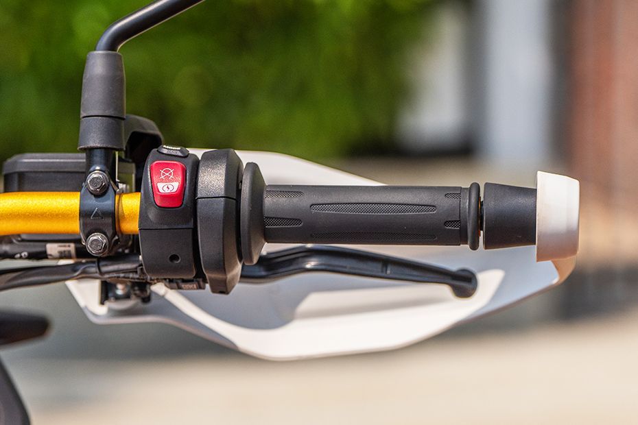Switchgear (Right) of  F 450 GS