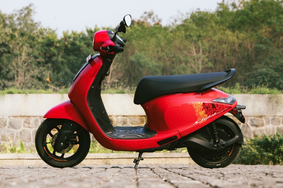 Side Profile View (Left) of Chetak C2501
