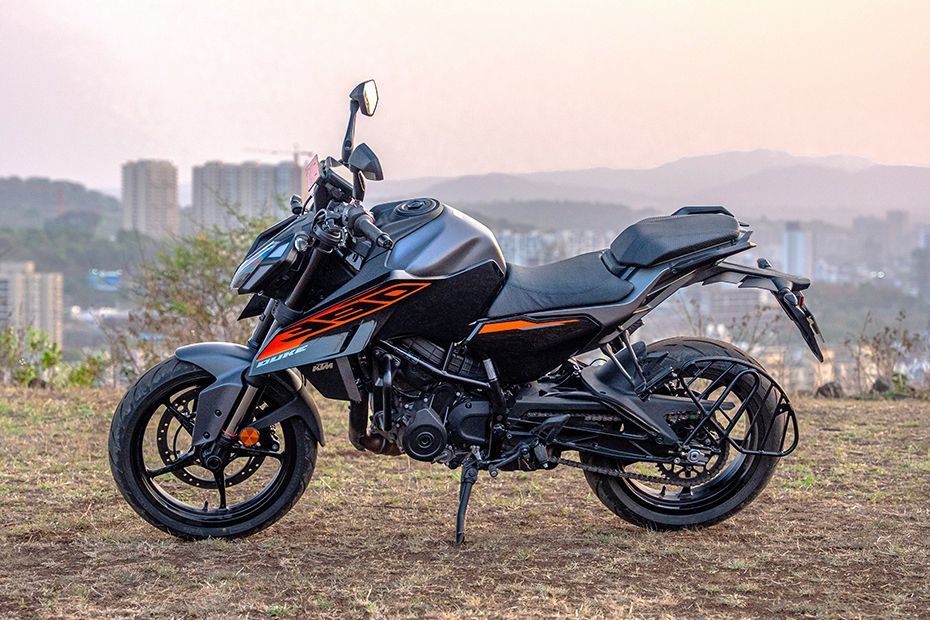 Side Profile View (Left) of 390 Duke