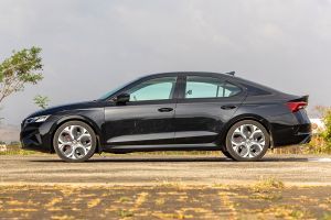 Side Profile View (Left) Image of Octavia RS