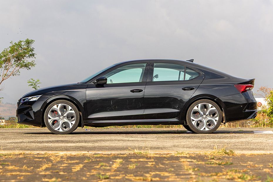 Side Profile View (Left) Image of Octavia RS