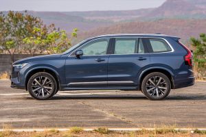 Side Profile View (Left) Image of XC90