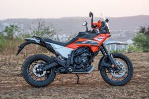 Side Profile View (Right) of 390 Adventure