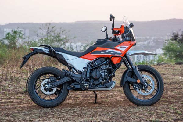 Side Profile View (Right) of 390 Adventure