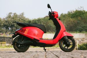 Side Profile View (Right) of Chetak C2501