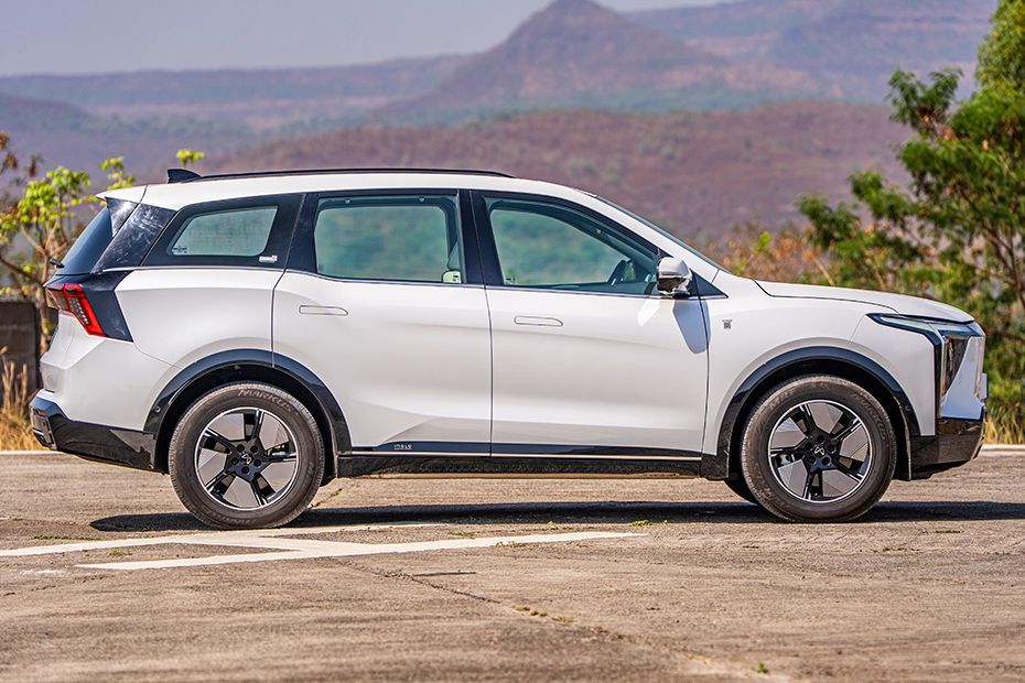 Side Profile View (Right) Image of XEV 9S