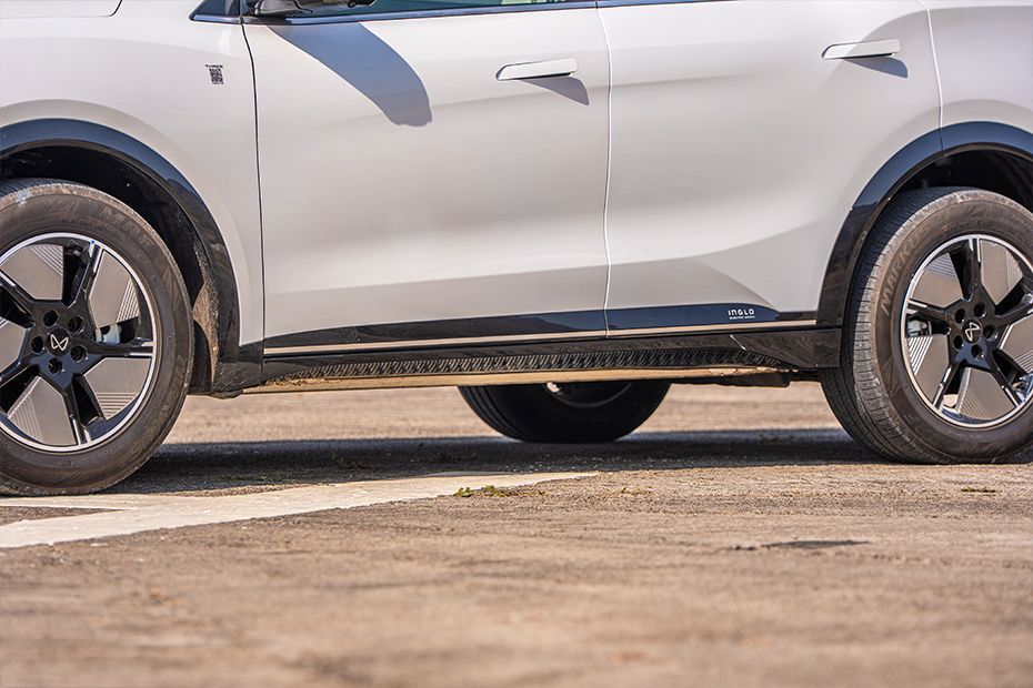 Side Skirt Image of XEV 9S