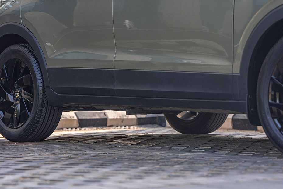 Side Skirt Image of Taigun