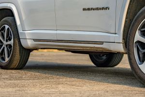 Side Skirt Image of Meridian